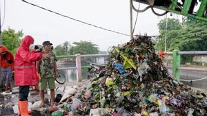 Waspada Curah Hujan Tinggi di Surabaya, Wawalkot Armuji Peringatkan Warga