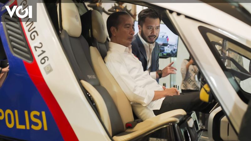Sitting in the cabin of the flying car, Jokowi is excited about being able to fly at IKN