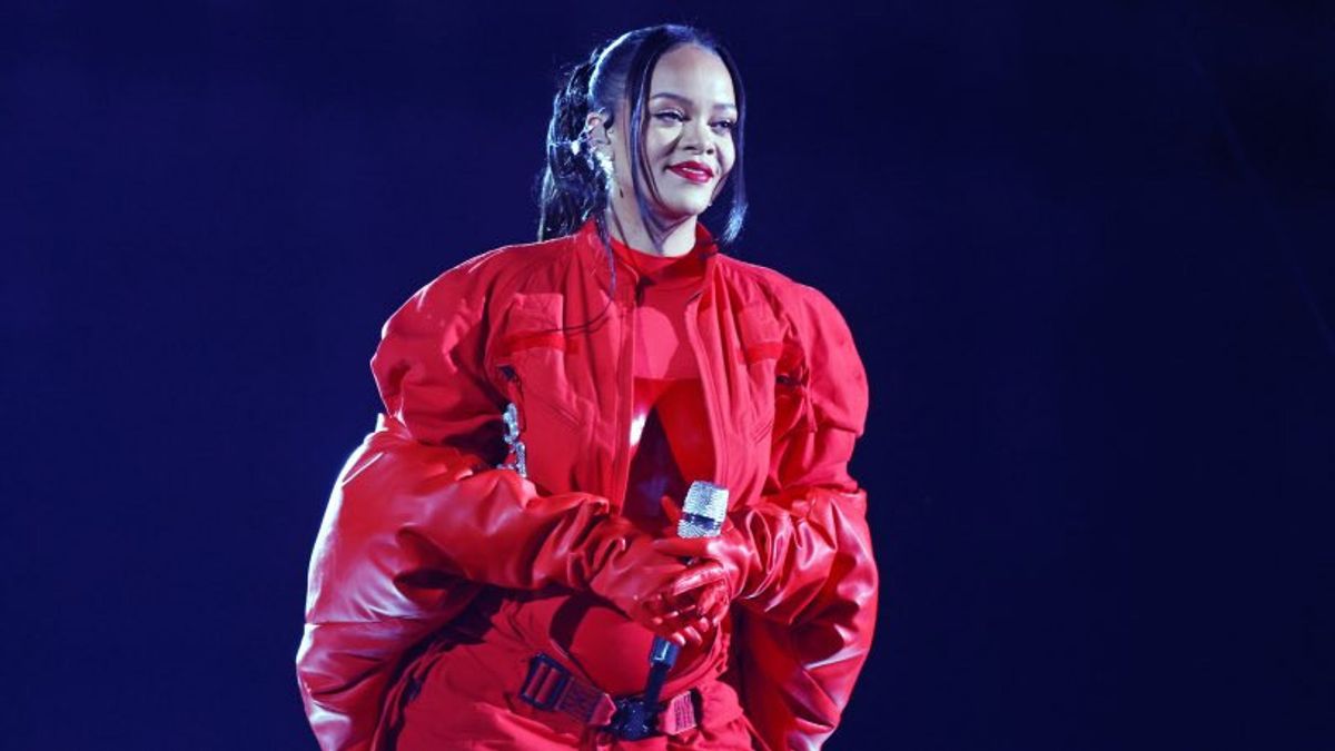 Tampil Bareng di Super Bowl, Terungkap Penari Latar Tidak Tahu Rihanna Hamil