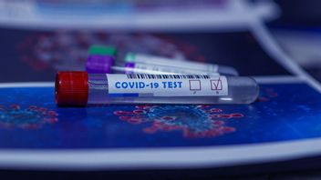 比尔·盖茨和生物农场合作，打造出一种COVID-19疫苗，将于2022年注射