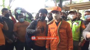 10 Detik Berharga dalam Hidup Gibran 'Jokowi' Rakabuming, Rasakan Ketegangan Saat Leher Dikalungi Ular Sanca 2 Meter