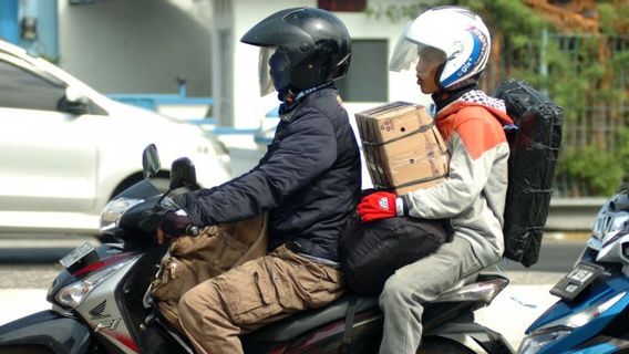 提供免费返乡，交通部要求人们不要骑摩托车回家