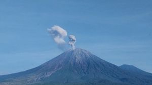 スメル山 最大900メートルの灰柱を持つ3回の噴火
