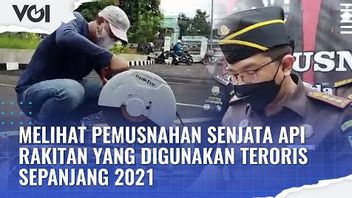 视频：观看2021年全年恐怖分子使用的自制枪支的处置