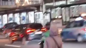 Viral Mobil Jalan Mundur di Jalur Transjakarta Matraman, Polisi Beri Penjelasan