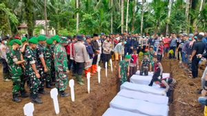 10 Jenazah Korban Banjir Bandang di Agam Dimakamkan Massal