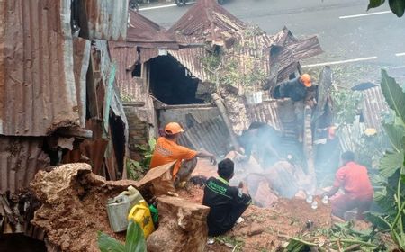 Hujan Deras Guyur Padang Picu Tanah Ambles dan Pohon Tumbang Timpa 3 Rumah Warga