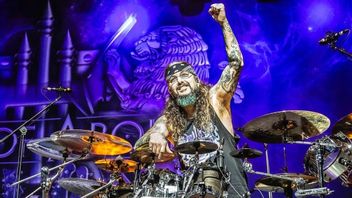 Mike Portnoy Asks Netizens To Stop Sending Links To Indonesian Viral Drummers Playing With Buckets And Gallons