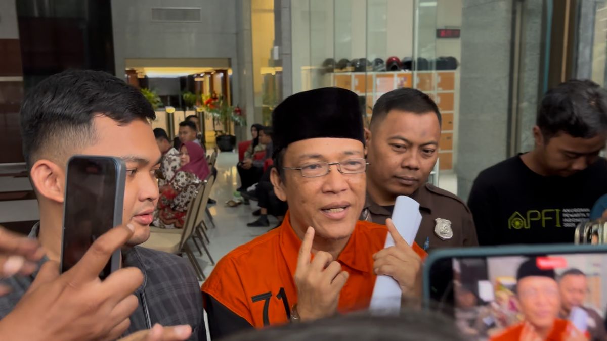 Penampilan Baru Immanuel Ebenezer Usai Berompi Oranye, Pakai Peci Biar Keren