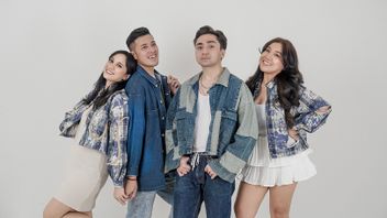 BIANCADIMAS & THE NELWANS Back to Touch the Listener with As Far as I Can See