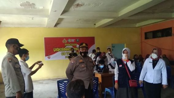 Polres OKU Laksanakan Vaksinasi Massal kepada Ratusan Pedagang di Pasar Baturaja 