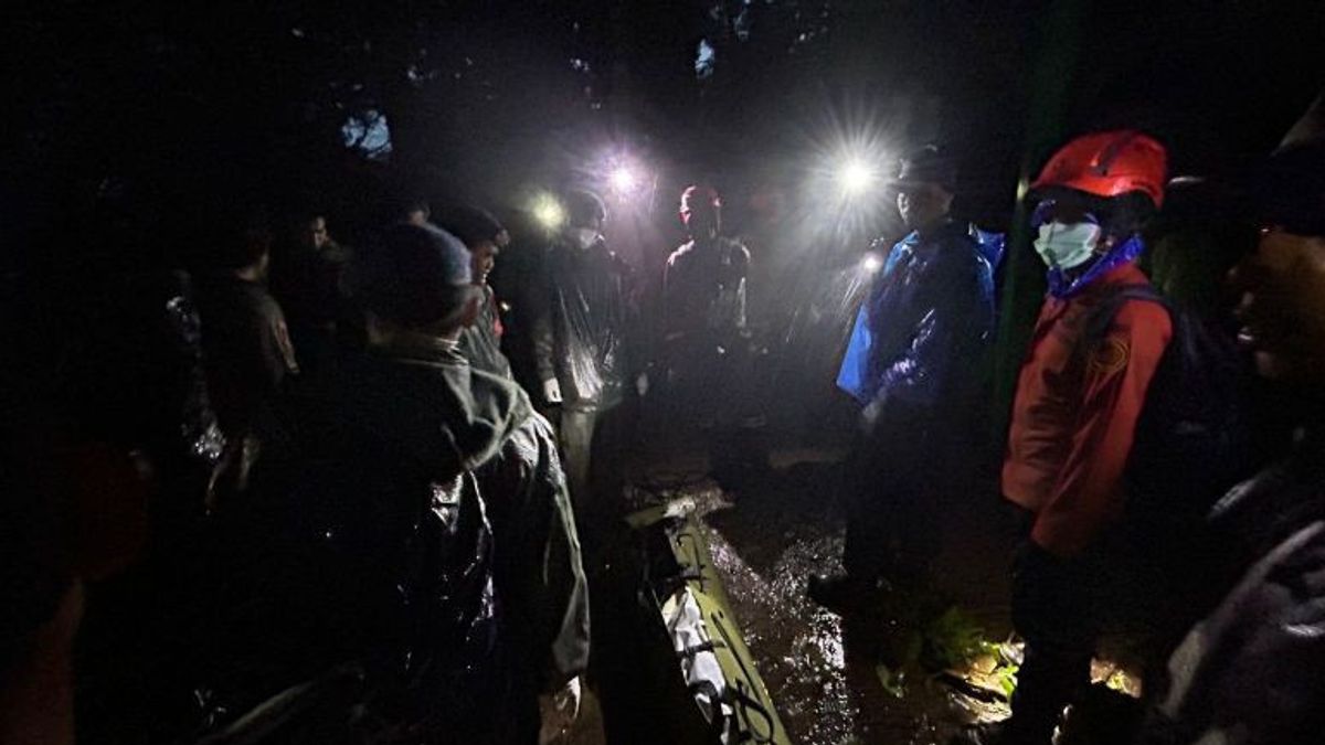 جثتي ضحيتين من طائرة ATR جلبتا إلى مركز DVI Makassar