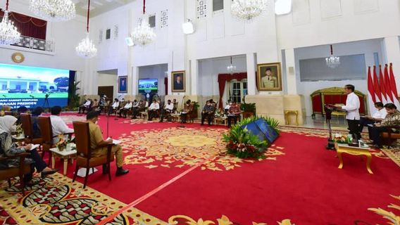 Menteri yang Doyan Bersolek Demi Pilpres Lebih Baik Mundur atau Diberhentikan Jokowi