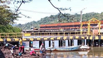 Minyak Tumpah di Sungai Donan Cilacap Diprediksi 1.900 Liter, Pertamina Terjunkan Tim Selidiki Sumber
