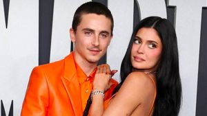 Tak Sekadar Gaya, Ini Makna Busana Oranye Kylie Jenner dan Timothee Chalamet