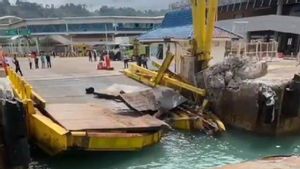 Investigate Bridge Collision Ship Moves In Merak, Police: Port Operations Run Normally