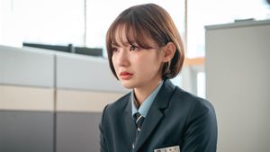 Lee Eun Saem 和Kim Ye Rim 合作 BITCH X RICH 2