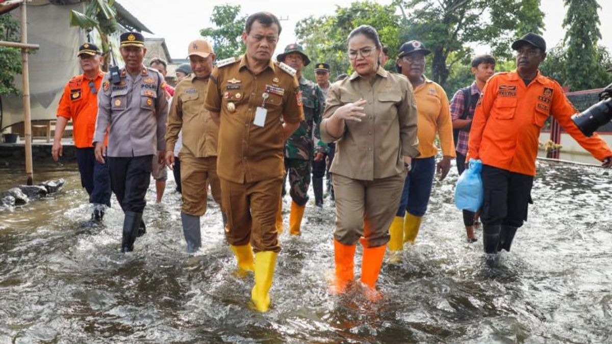 Jateng Serahkan Bantuan Senilai Rp410 Juta untuk Warga Semarang Korban Banjir 