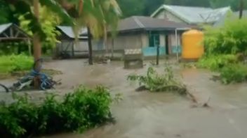 Floods In Nunnafo Village, Oemofa Kupang Village, A Number Of Residents Forced To Extect