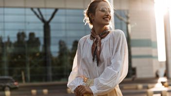 70年代Blus上衣已经恢复了流行,知道类型和技巧以结合它们