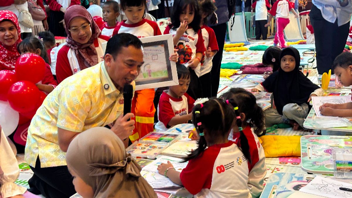 タマシャ赤と白の週、楽しい方法を通して早くからインドネシア共和国の愛を植える