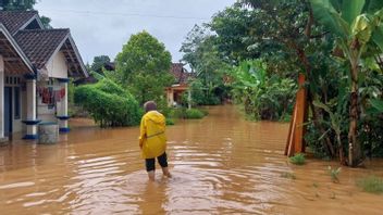 Gubernur Banten Turunkan 2 Alat Berat dan 60 Personil Atasi Pendangkalan Sungai Usai Banjir