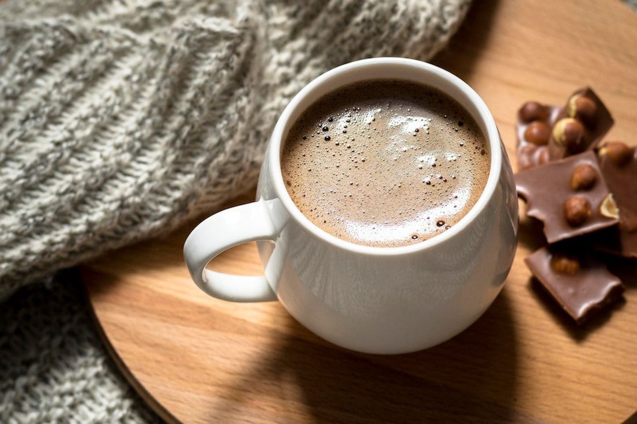 Un verre de chocolat chaud est une solution pour lutter contre le stress