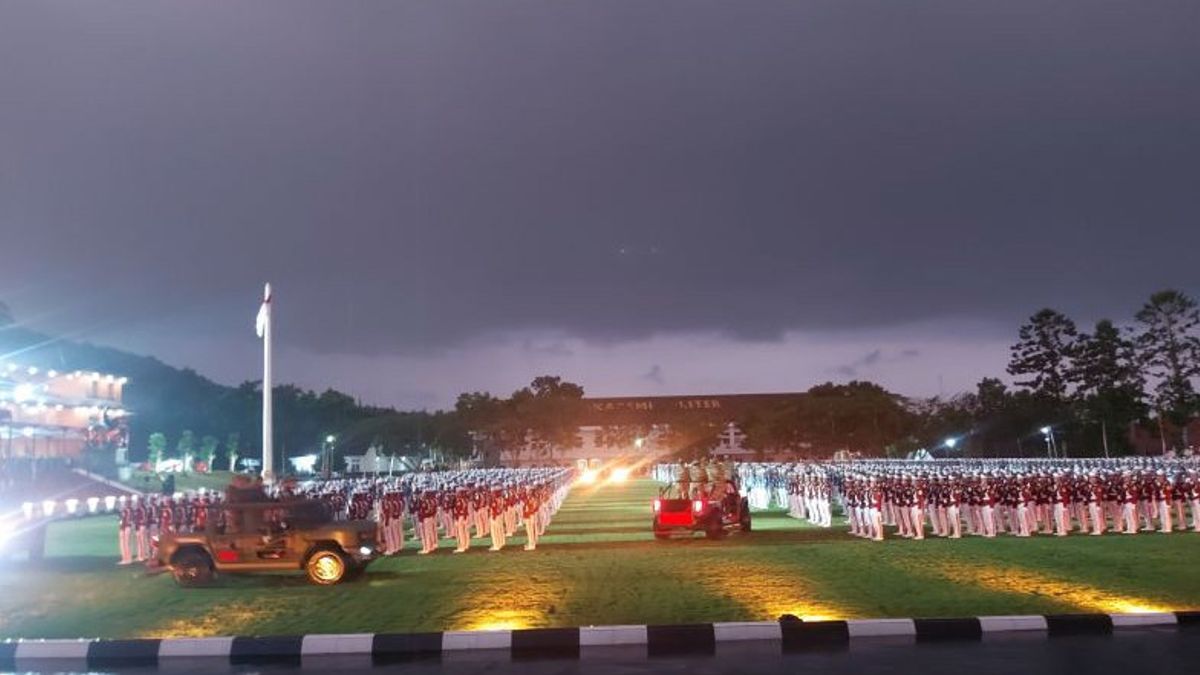 Presiden Prabowo Pimpin Parade Senja di Akmil Magelang