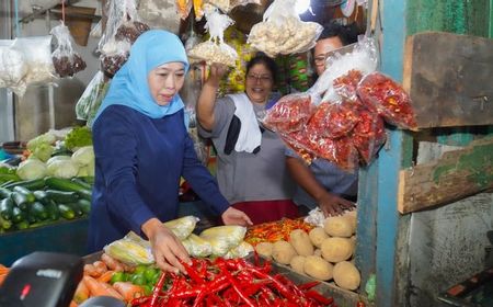 Khofifah Indar Parawansa Ajak Pedagang Pasar Wonokromo Beradaptasi dengan Digitalisasi