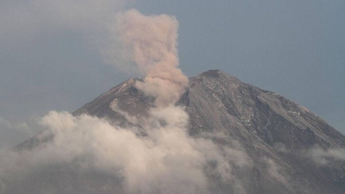 46 Kali Gempa Erupsi, Gunung Semeru Catat Dua Letusan Sejak Pagi