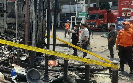 Warga Matraman Ketakutan Melihat Lapak Bensin Eceran Terbakar di Samping SPBU, Khawatir Merambat