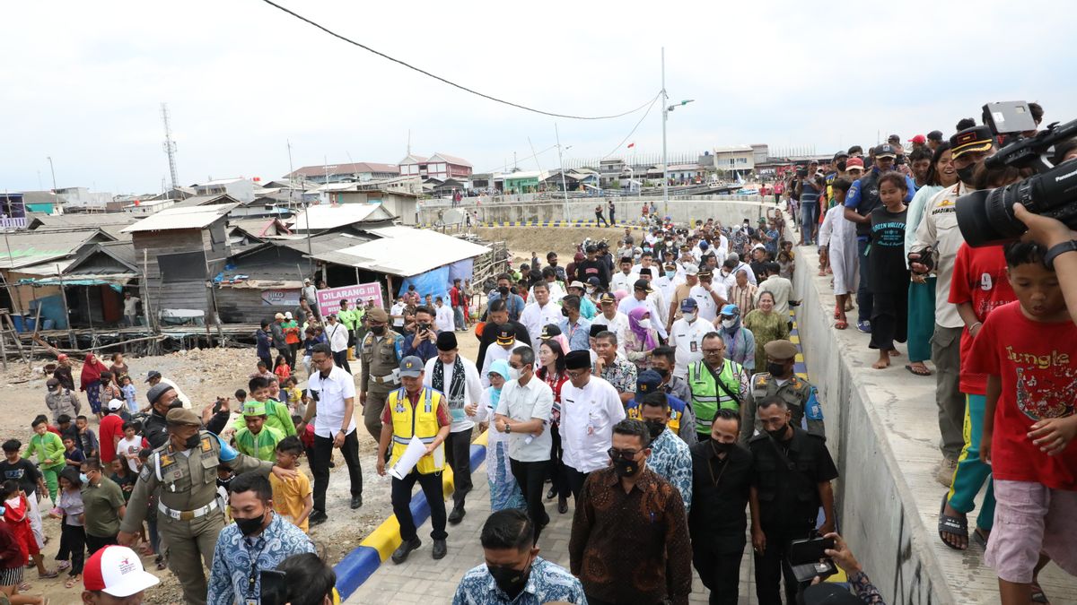يعترف محافظ Pj Heru بأن بناء السدود في Muara Angke أمر صعب لأنه يتعين عليهم مستوطنات Gusur