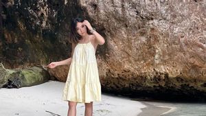 5 Foto Cantik Gisel di Pantai dengan Tato Menyembul, Warganet: Yah Ingat Lagi