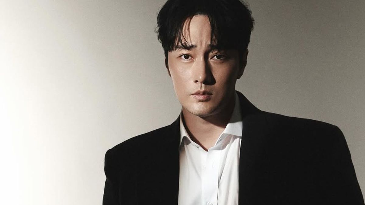 So Ji Sub Jadi Mantan Agen dalam Drama Terbaru, <i>Manager Kim</i>