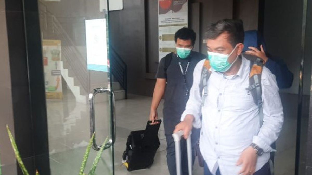 KPK Transports 3 Suitcases After A 7-hour Search Of The Ambon PUPR Office, What's In It?