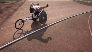 رياضي كرسي متحرك يعتذر ويوضح تنحيته في الألعاب الأولمبية للمعوقين
