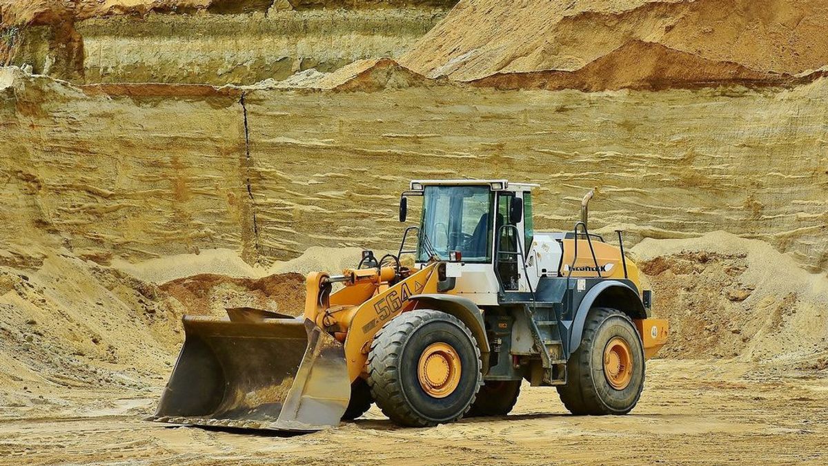 布米资源矿业公司是阿布里扎尔·巴克里集团旗下的一家公司，其收入为880亿印尼盾，利润为520亿印尼盾