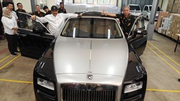 Hasil Lelang Rolls-Royce Hadiah Undian Digunakan untuk Renovasi Rumah Warga Miskin