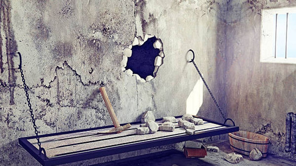 7 ジャティアシ警察の被拘禁者が脱出、スプーンで壁を破る