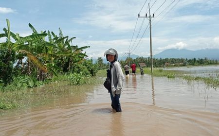 Banjir yang Rendam Permukiman Pakis Banyuwangi Berangsur Surut