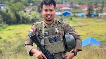 Briptu Agung在与KKB巴布亚Alamy Luka Tembak在Punggung的枪战接触中丧生,Brimob Polda Sulut的成员被记录为