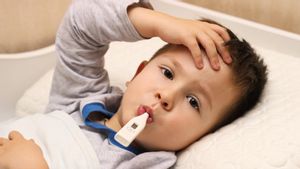 Cara Atasi Anak Demam Naik Turun tapi Tetap Aktif