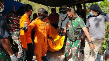 Une équipe De Recherche Et De Sauvetage évacue 4 Mineurs D’or Tués Dans Un Trou à Sumbawa