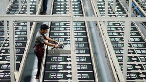Pengusaha Tuding Mafia Impor jadi Biang Kerok Badai PHK di Industri Tekstil