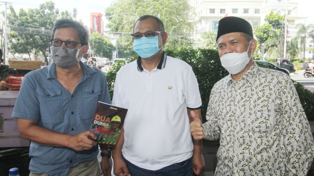 洛基·格龙（Rocky Gerung）遇见阿克海尔·纳苏蒂（Akhyar Nasution）：政治朝代日益恶化，棉兰居民有常识