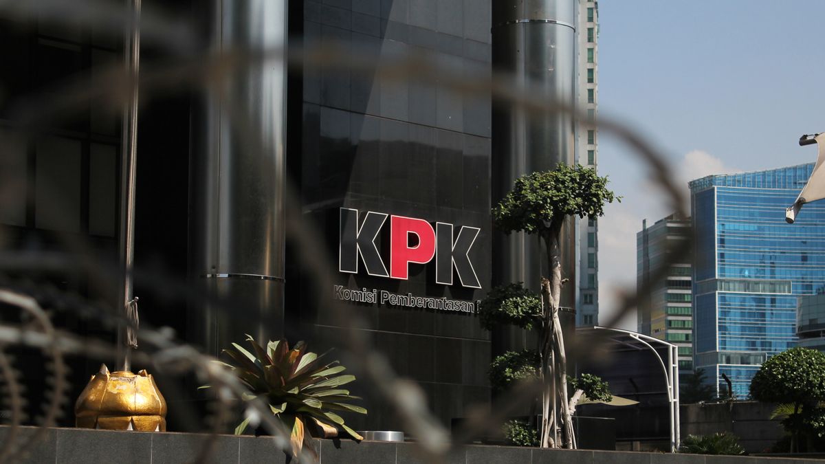 KPK Bawa Barang Bukti Kasus Dijten Pajak dari Kantor PT GMP di Lampung