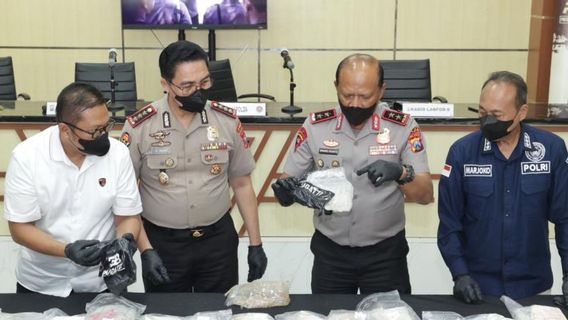 La police de Java oriental teste un laboratoire pour trouver 27,83 kg de drogue présumée à Sumenep