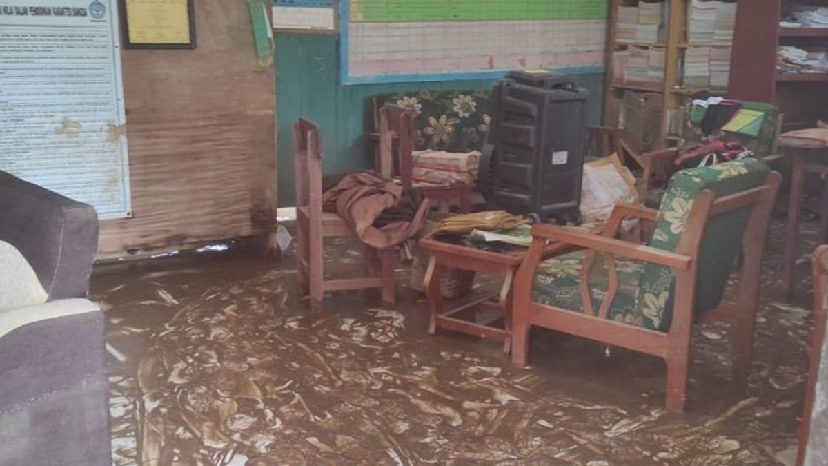 BPBD Beri Bantuan 4 Ton Beras untuk Warga Terdampak Banjir dan Longsor di Cianjur