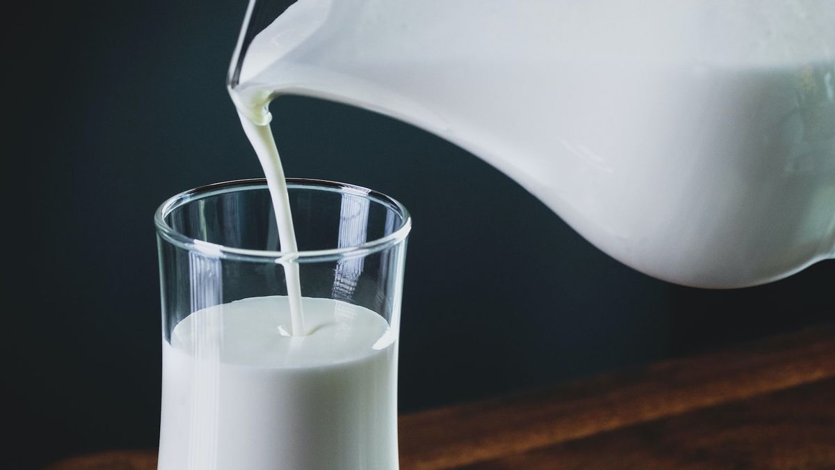 فيما يلي كيفية الالتفاف حول تحقيق تغذية الأطفال للآباء الذين لا يستطيعون تحمل تكاليف الحليب