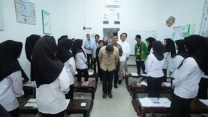 PMI's Salary Is Great, Minister Karding Asks BLK Students Plumbon Cirebon Asah SKill Bahasa To Capture Opportunities